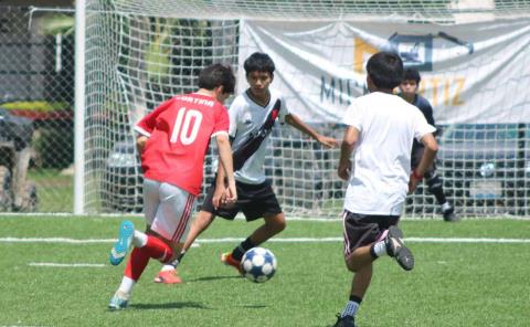 Huastecos FC goleó a Farmacia Santa María

