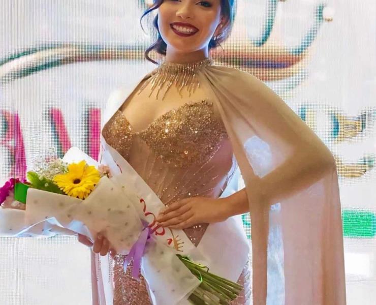 Bella joven fue coronada  Embajadora FENAPO 2025
