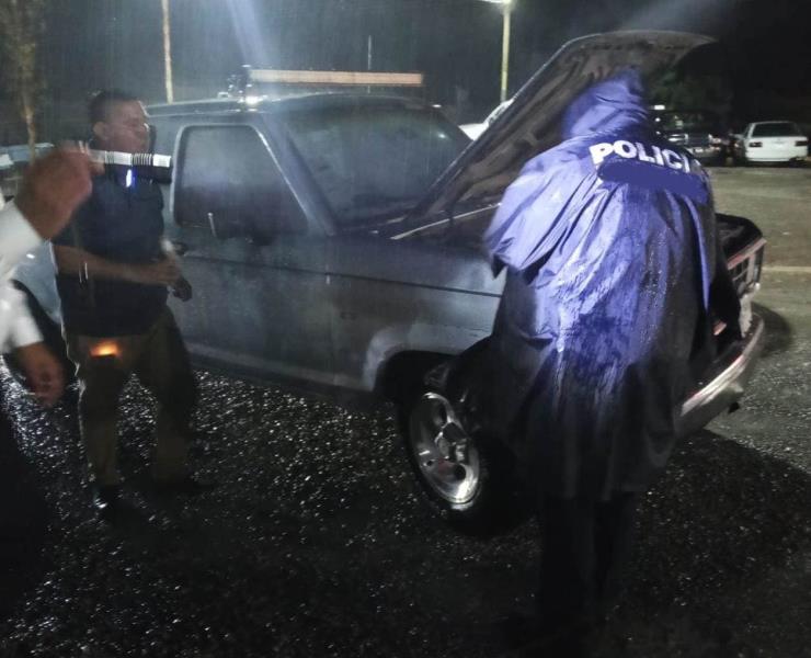 Una camioneta ardió en llamas
