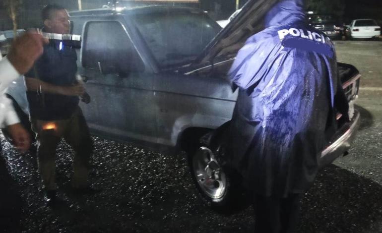 Una camioneta ardió en llamas