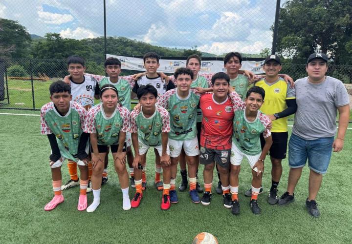 Escuela de Futbol de Coxcatlán se impuso 7-3 a F. Santa María