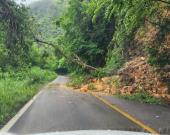 Derrumbes bloquearon carretera