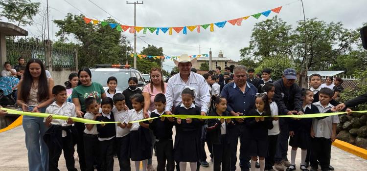 AUR inauguró pavimentación AUR inauguró pavimentación