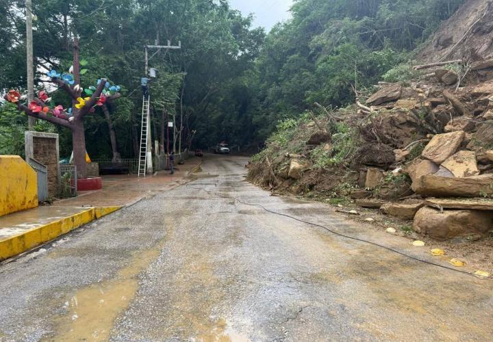Reabren parcialmente la carretera Axtla–Cómoca 