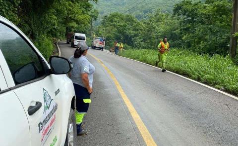 PC Municipal atiende deslaves en la carretera Tamazunchale–Tamán