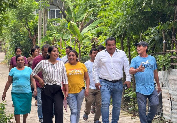 Alcalde visitó Tlacuilola para atender solicitudes ciudadanas 
