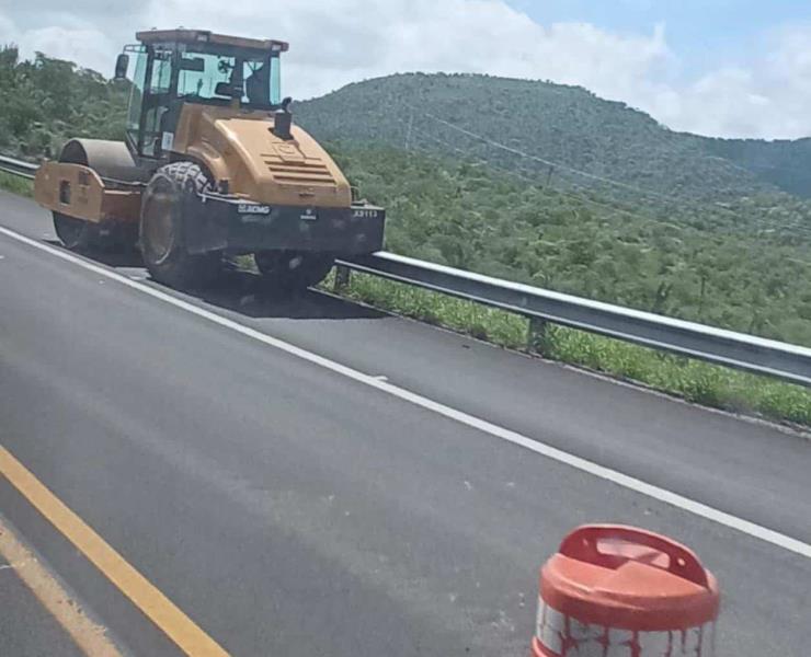 Precaución por una  obra en carretera
