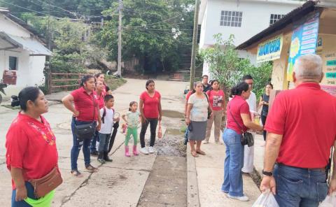 Lleva Cáritas ayuda tras desborde del arroyo Tenango
