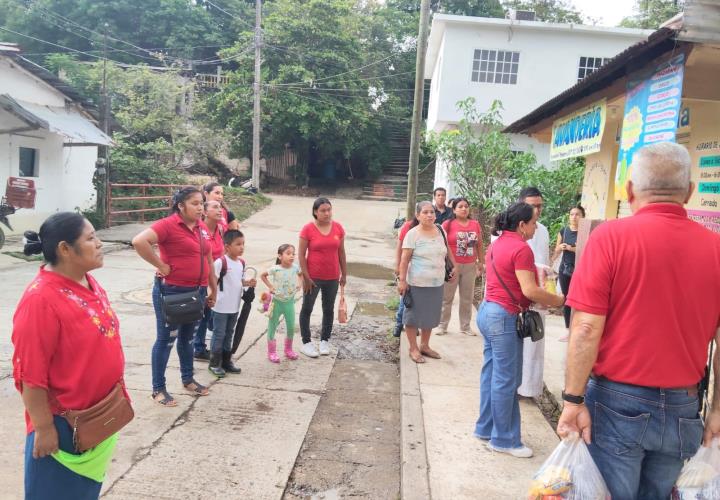 Lleva Cáritas ayuda tras desborde del arroyo Tenango