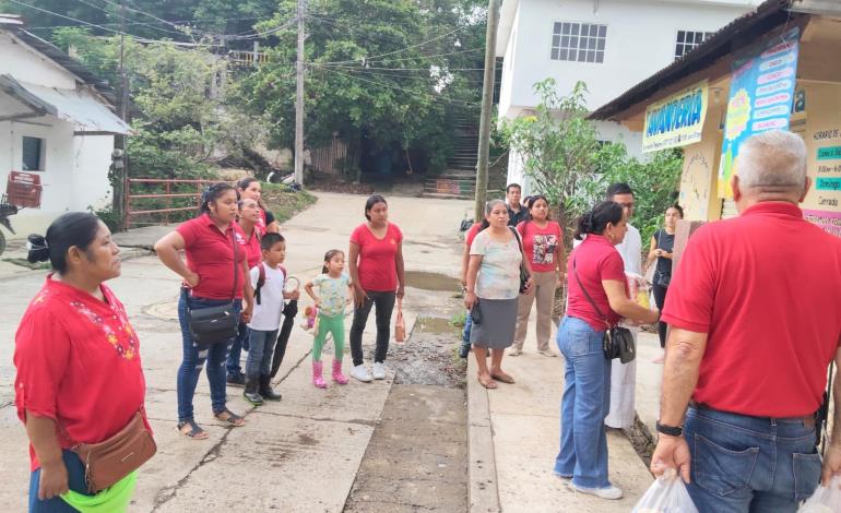 Lleva Cáritas ayuda tras desborde del arroyo Tenango