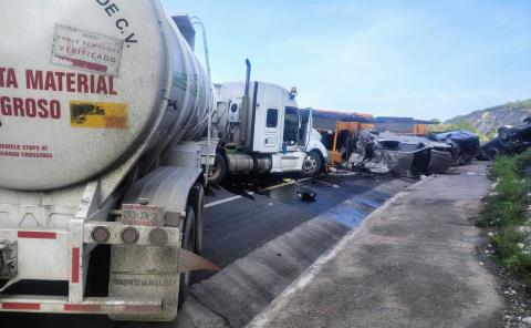TRÁILER VOLCÓ  CON 10 AUTOS
