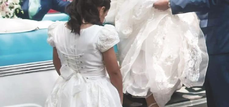 Adultos se casan con niñas Adultos se casan con niñas