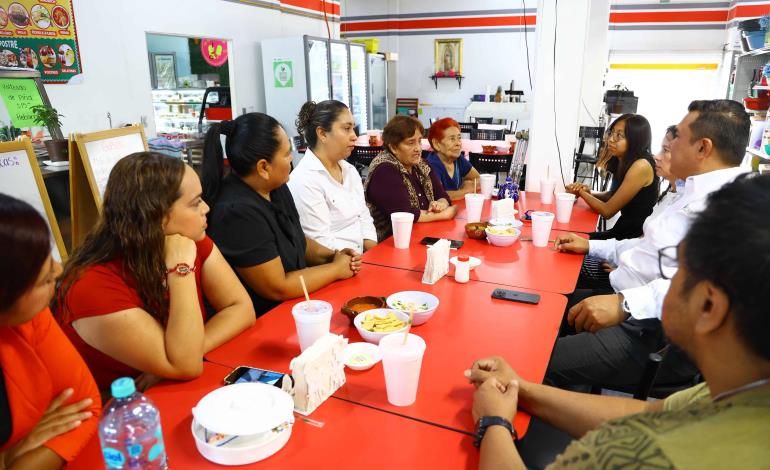 Alcalde convivió  con comité vecinal 