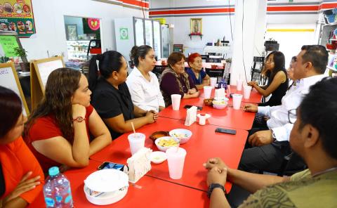 Alcalde convivió con comité vecinal 
