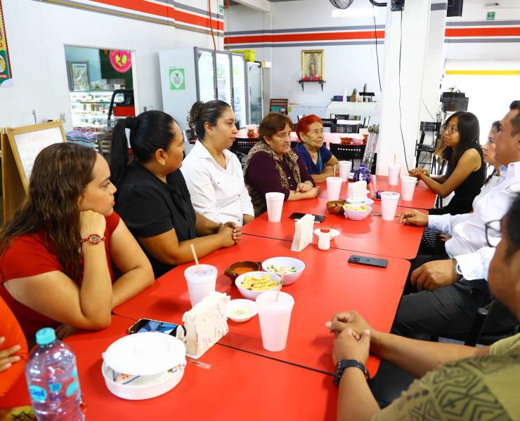 Alcalde convivió con comité vecinal 
