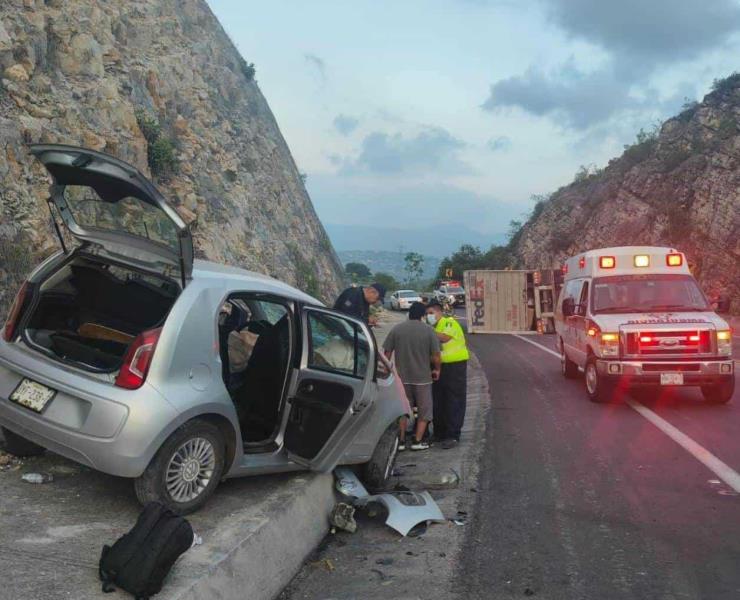 Dos heridos en desigual choque
