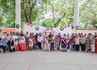 Coronan a Reinas de Los Corazones Sabios