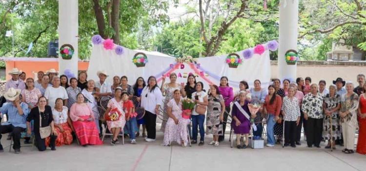 Coronan a Reinas de Los Corazones Sabios Coronan a Reinas de Los Corazones Sabios