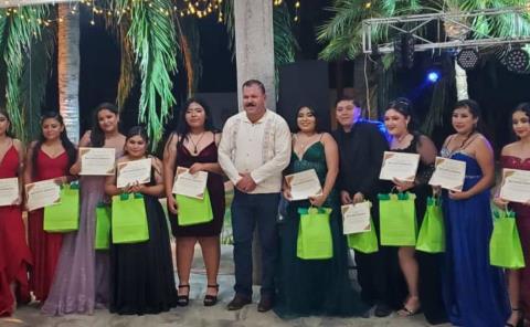 Luis Fernando, padrino de generación de la UASLP en Tamazunchale