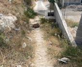 Mantienen invadida calle en El Orégano