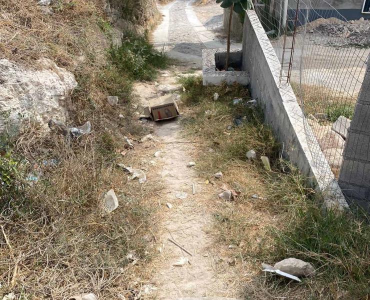 Mantienen invadida calle en El Orégano
