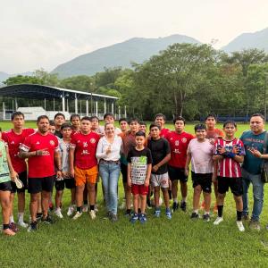 Alienta Marichuy talento local; van a Puebla
