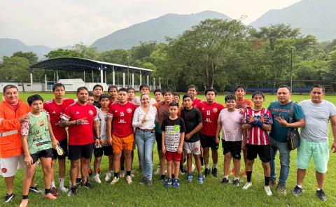 Alienta Marichuy talento local; van a Puebla
