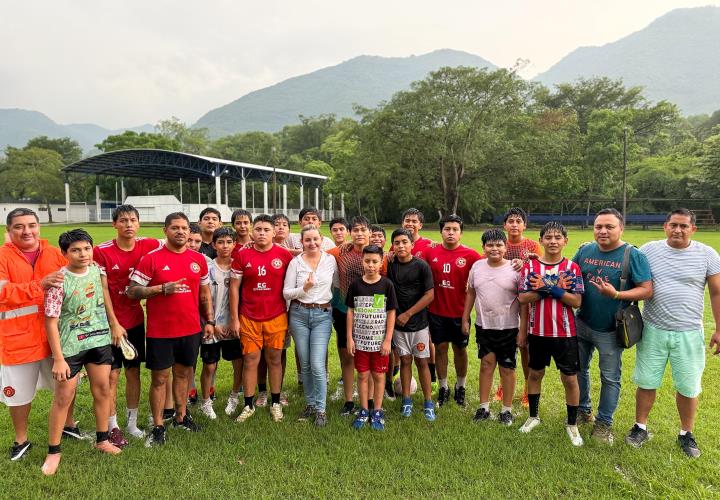 Alienta Marichuy talento local; van a Puebla