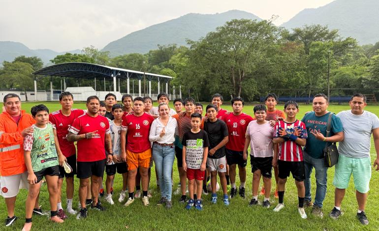 Alienta Marichuy talento local; van a Puebla