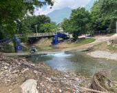 Deja creciente al descubierto basurero en arroyo Acontla