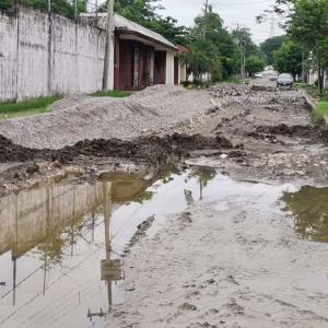 Calle intransitable por  una obra de la DAPA
