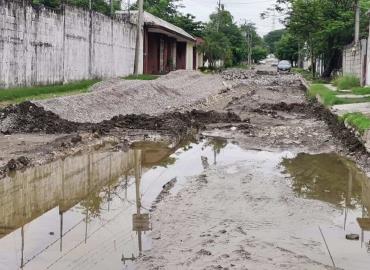 Calle intransitable por  una obra de la DAPA