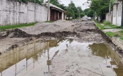 Calle intransitable por  una obra de la DAPA
