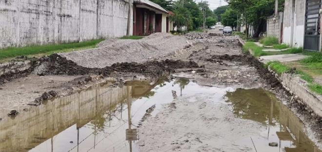 Calle intransitable por  una obra de la DAPA
