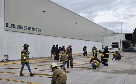 Continúa el curso  de bomberismo 
