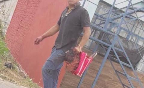 Decapitó a un hombre y paseó la cabeza