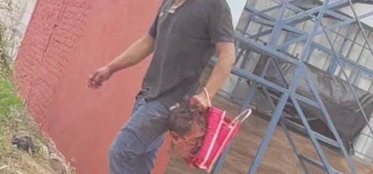 Decapitó a un hombre y paseó la cabeza Decapitó a un hombre y paseó la cabeza