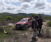 Familia chocó en su vehículo