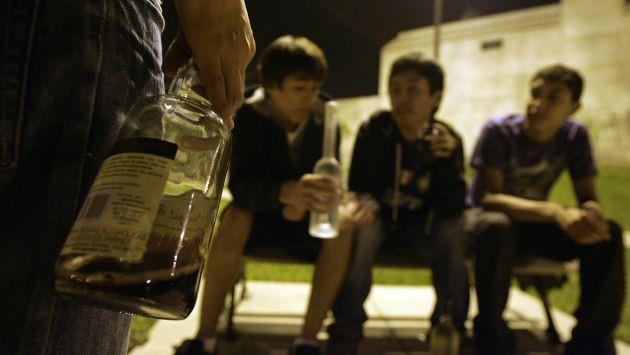 Crece alcoholismo  en adolescentes