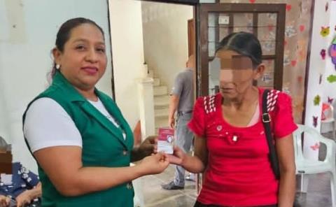 SMDIF ENTREGÓ CREDENCIALES A PERSONAS CON DISCAPACIDAD