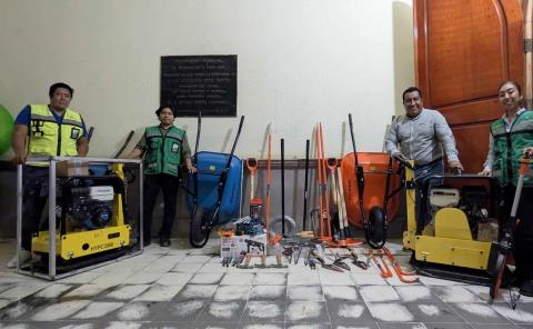 Alcalde dotó de equipo a Obras Públicas