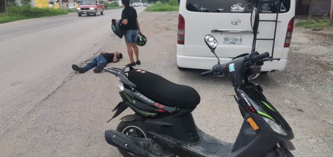 Pareja lesionada al derrapar moto