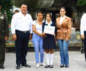 Alcalde reconoció a Destacada estudiante 