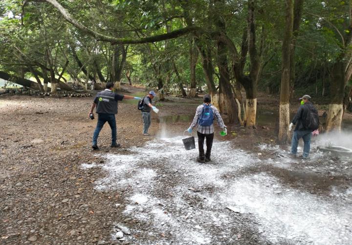 Realiza COEPRIS trabajos de saneamiento en la ribera del río