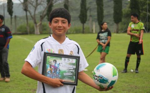Entrega de premios en futbol de Landa selló exitoso torneo
