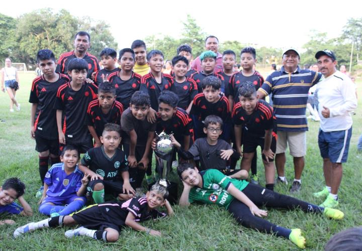 Entrega de premios del torneo de primarias entre gran euforia
