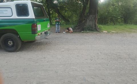 Abandonan a una chica desorientada en camino rumbo al Río Claro