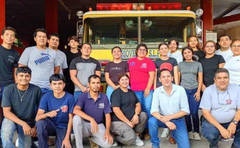 Psicólogo impartió taller a Bomberos 
