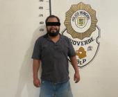Padre e hijo contra policías