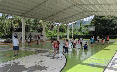 138 niños y niñas iniciaron campamento de verano 2025